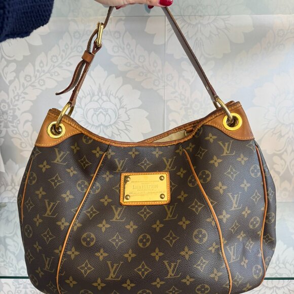 Louis Vuitton Galliera PM Handbag - Picture 6 of 11